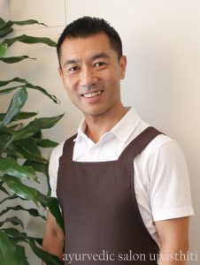 アーユルヴェーダ　アーユルベーダ　マッサージ　オイルマッサージ　アビヤンガ　シロダーラ　ヘッドスパ　ヘッドマッサージ　疲労回復　眼精疲労　筋肉痛　関節痛　癒し　四谷　新宿　東京　四谷三丁目　信濃町　曙橋　新宿御苑　外苑