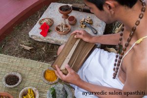 アーユルヴェーダ アーユルベーダ マッサージ オイルマッサージ アビヤンガ シロダーラ ヘッドスパ ヘッドマッサージ 疲労回復 眼精疲労 筋肉痛 関節痛 癒し 四谷 新宿 東京 四谷三丁目 信濃町 曙橋 新宿御苑 外苑 アンチエイジング 若返り 老化防止 美容 ガルシャナ 痩身