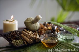 アーユルヴェーダ アーユルベーダ マッサージ オイルマッサージ アビヤンガ シロダーラ ヘッドスパ ヘッドマッサージ 疲労回復 眼精疲労 筋肉痛 関節痛 癒し 四谷 新宿 東京 四谷三丁目 信濃町 曙橋 新宿御苑 外苑 アンチエイジング 若返り 老化防止 美容 ガルシャナ 痩身