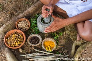 アーユルヴェーダ アーユルベーダ マッサージ オイルマッサージ アビヤンガ シロダーラ ヘッドスパ ヘッドマッサージ 疲労回復 眼精疲労 筋肉痛 関節痛 癒し 四谷 新宿 東京 四谷三丁目 信濃町 曙橋 新宿御苑 外苑 アンチエイジング 若返り 老化防止 美容 ガルシャナ 痩身